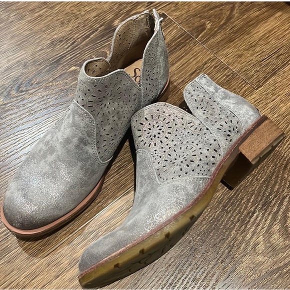 Soffit booties - Picture 2 of 5